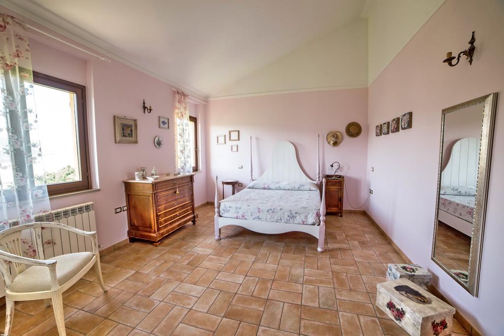 La Rupe Del Falco Monteciccardo Buitenkant foto