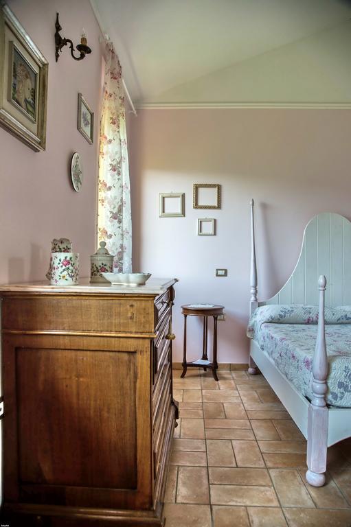 La Rupe Del Falco Monteciccardo Buitenkant foto